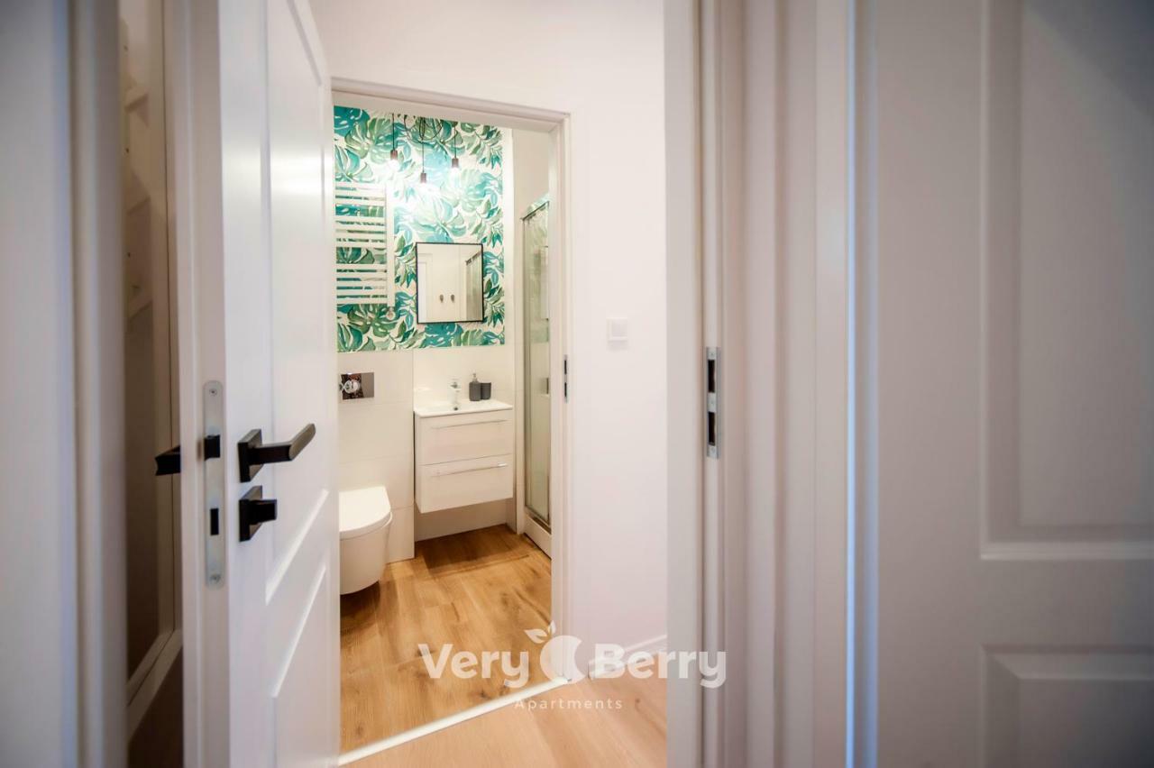 بوزنان Very Berry - Glogowska 35A - Mtp Apartments - Self Check In 24H المظهر الخارجي الصورة