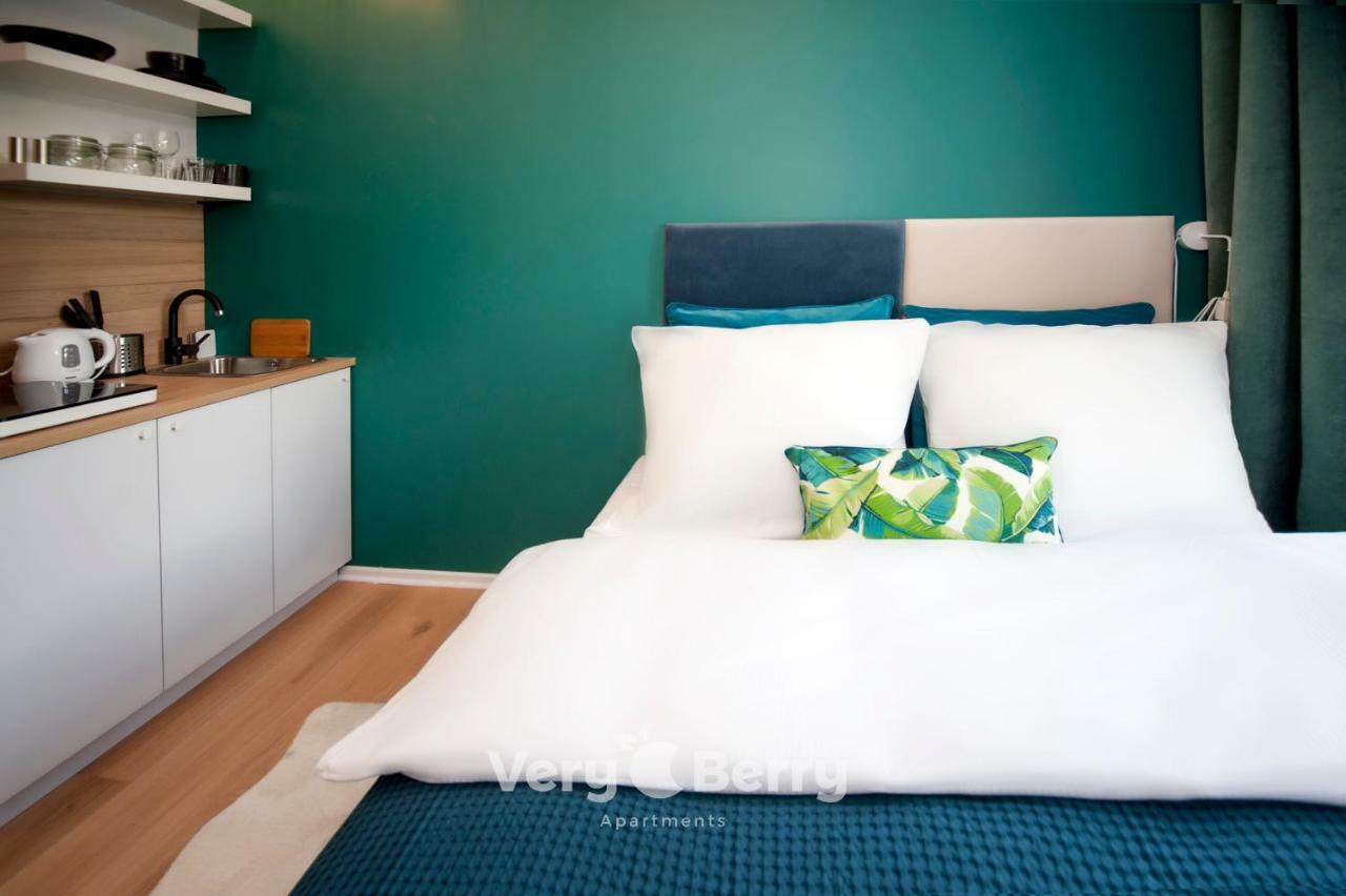 بوزنان Very Berry - Glogowska 35A - Mtp Apartments - Self Check In 24H المظهر الخارجي الصورة