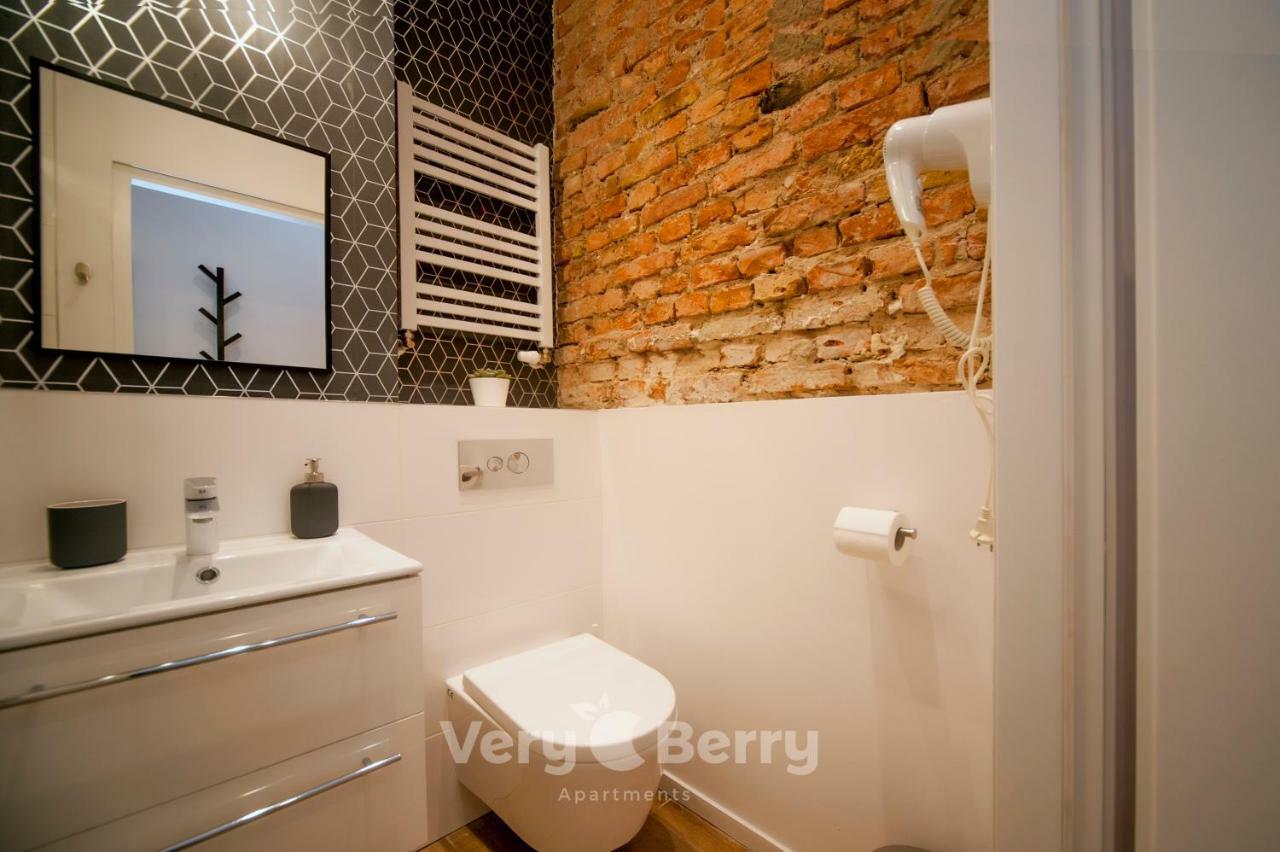 بوزنان Very Berry - Glogowska 35A - Mtp Apartments - Self Check In 24H المظهر الخارجي الصورة