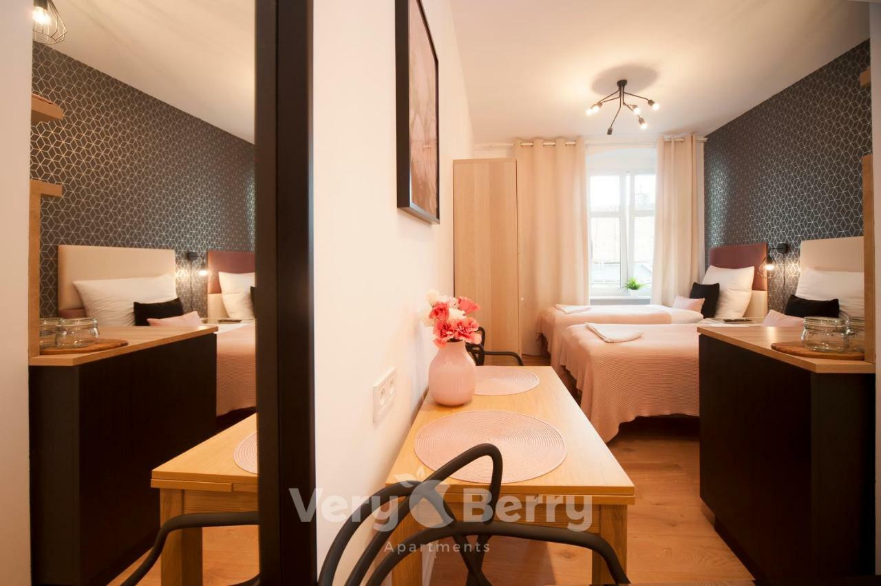بوزنان Very Berry - Glogowska 35A - Mtp Apartments - Self Check In 24H المظهر الخارجي الصورة