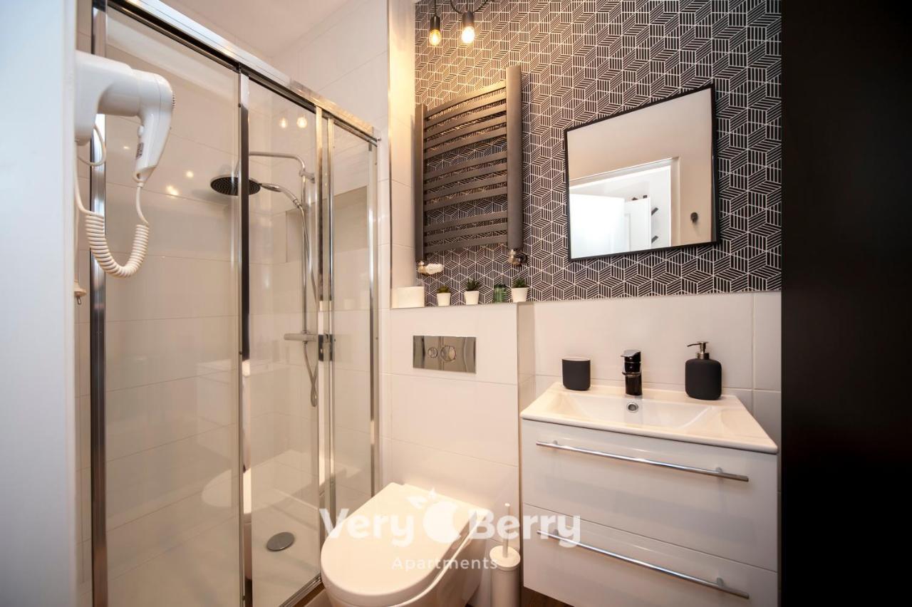 بوزنان Very Berry - Glogowska 35A - Mtp Apartments - Self Check In 24H المظهر الخارجي الصورة