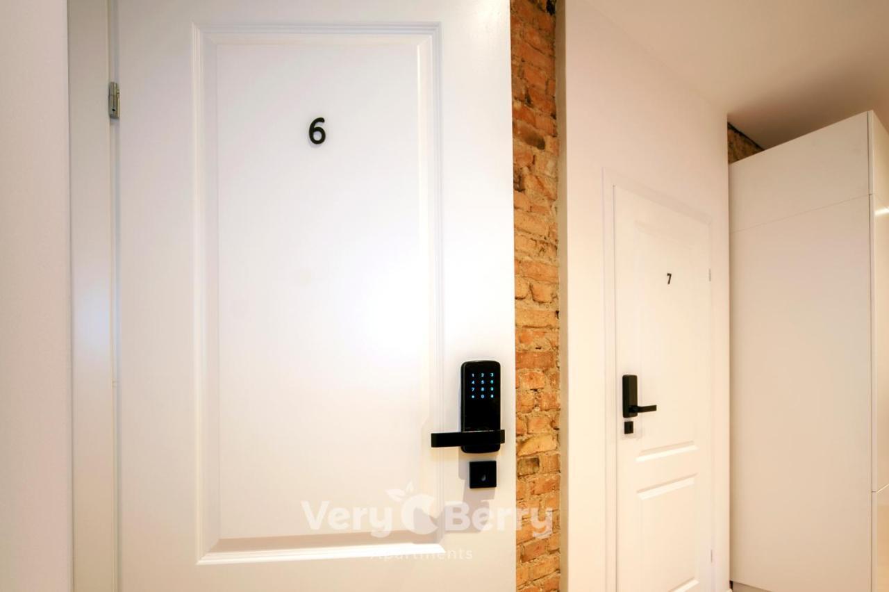 بوزنان Very Berry - Glogowska 35A - Mtp Apartments - Self Check In 24H المظهر الخارجي الصورة